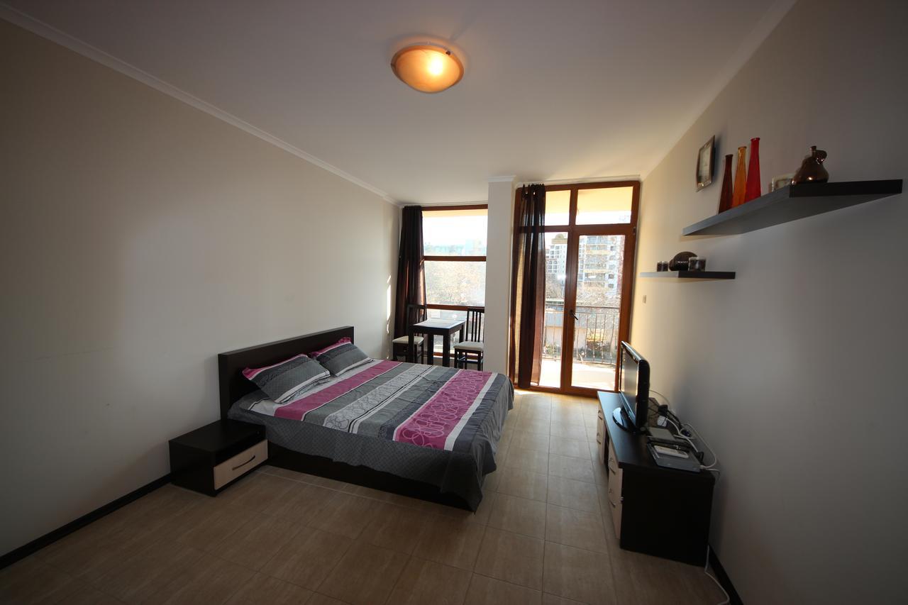 Menada Crystal Park Apartments 써니비치 외부 사진